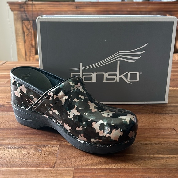 Dansko patent Camo clogs size 39  NWT - Picture 1 of 10
